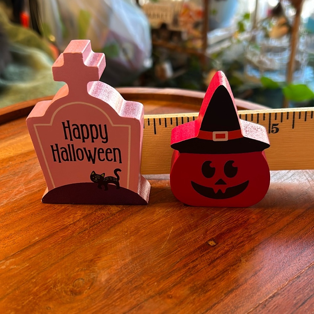 Halloween Mini Mantle Wood Gravestones and Tree New Without Package Five Pieces - Picture 9 of 9